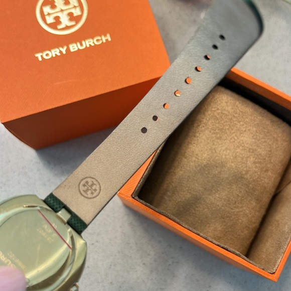 Tory Burch watch - Picture 5 of 7